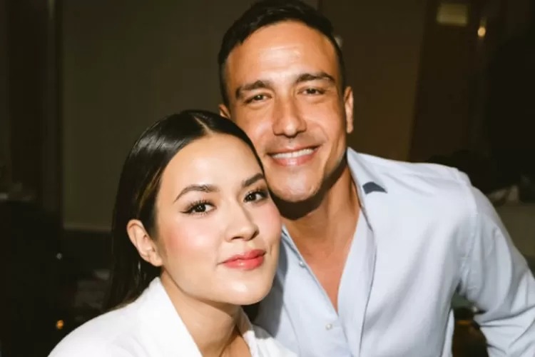 Raisa Diduga Gugat Cerai Hamish Daud : Postingan Hari Jadi Pernikahan Hilang dari Instagram